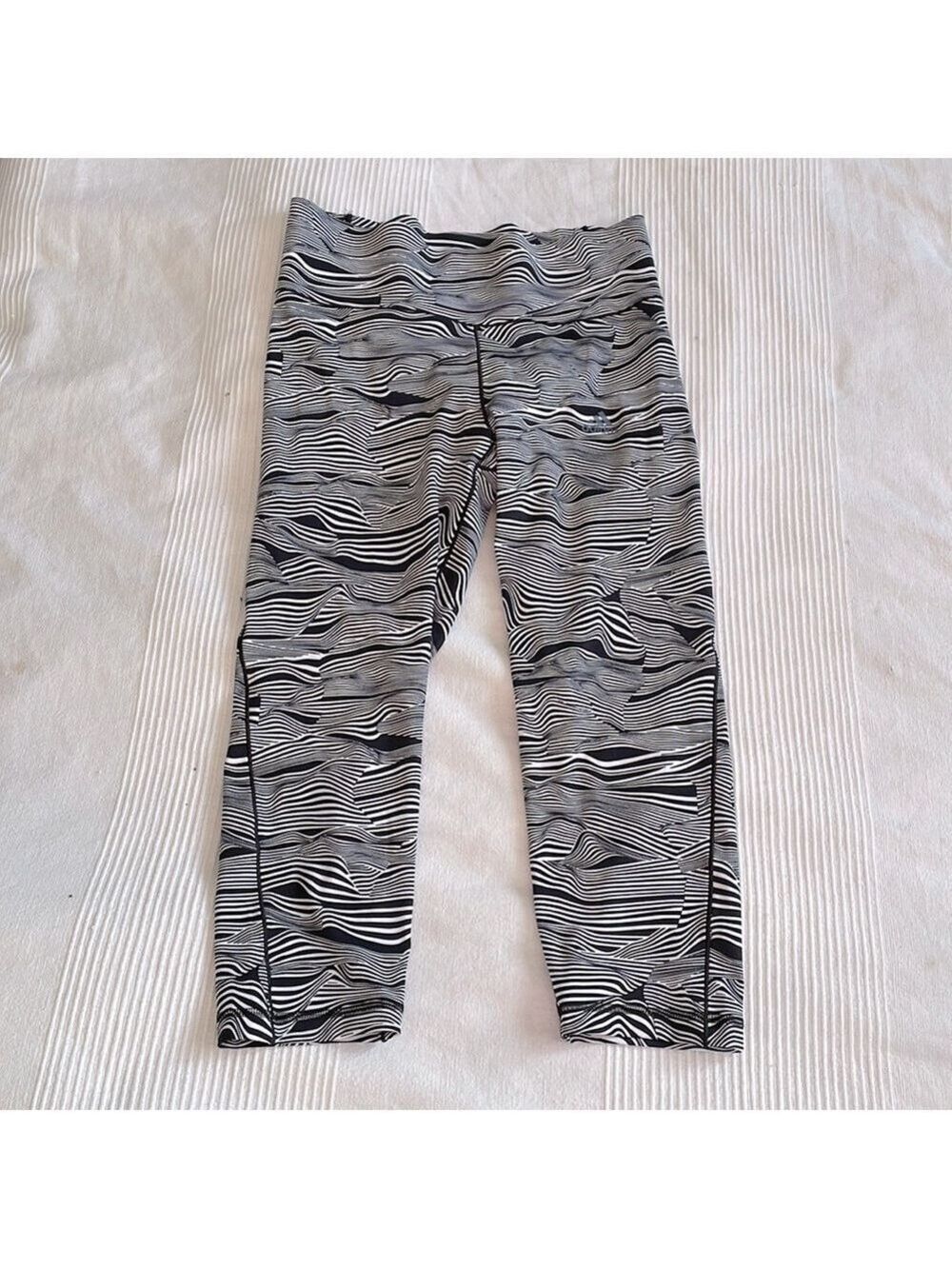 ADIDAS Climalite Black and White Printed Crops Size Medium